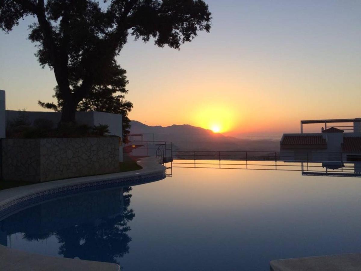 Penthouse Mit Privatem Jacuzzi In Marbella - La Mairena Apartment Ojen Bagian luar foto